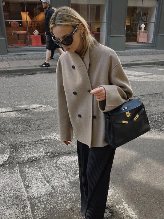 Elegante Woll-Kurzjacke: Doppelreihig & Lässig – Herbst/Winter 2024