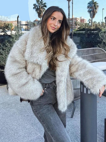 Chic Faux Fur Statement-Jacke – Stilvolle Damenjacke