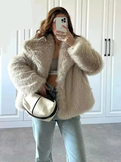 Chic Faux Fur Statement-Jacke – Stilvolle Damenjacke